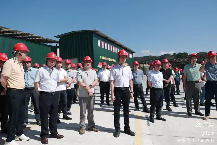 金秋初至喜迎全省高速公路路面施工標準化宣貫及經驗交流觀摩會